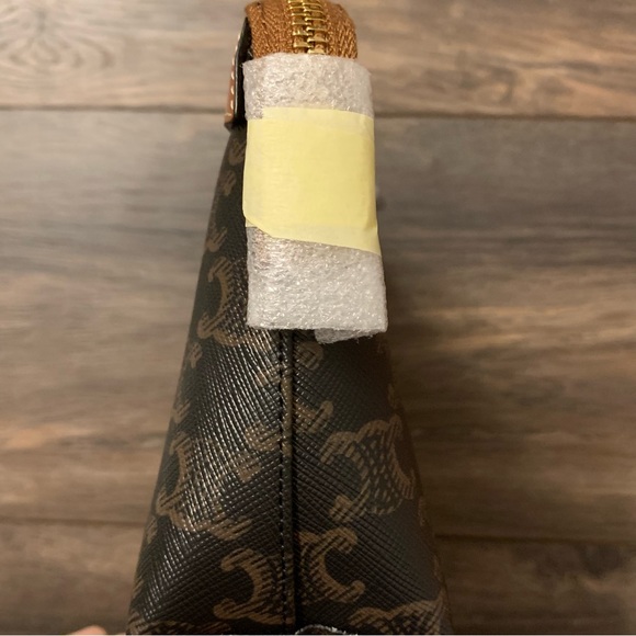 ❌SOLD❌ Celine Medium Zipped Cosmetic Pouch in Triomphe Canvas and Calfskin Tan - Picture 5 of 12